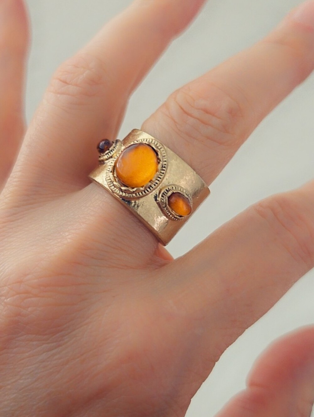 Signed N.R. Vina Ricci Etruscan Revival Wide Band Faux Amber Cabochon Ring Sz 8¼